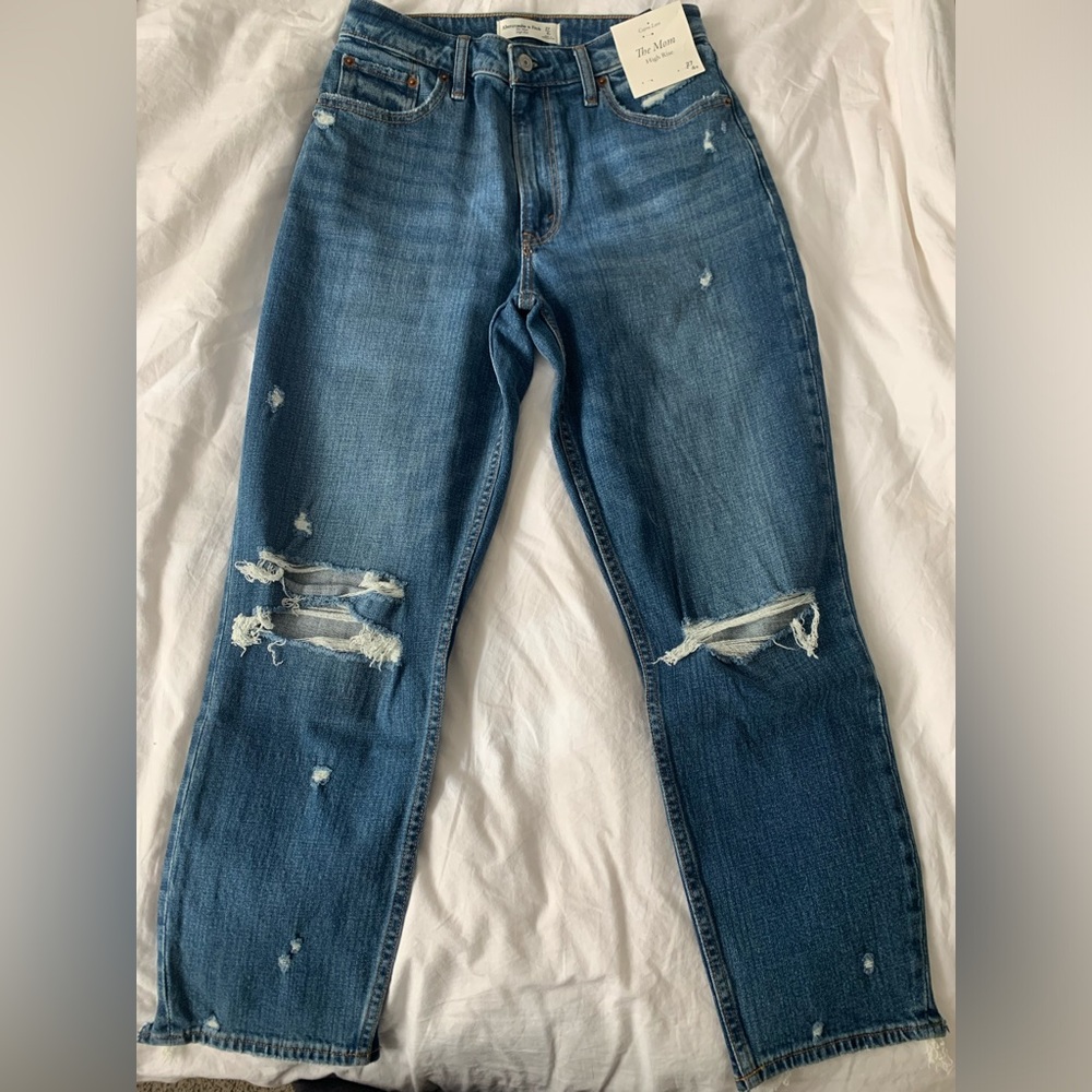 NWT Abercrombie High Rise Mom Jeans